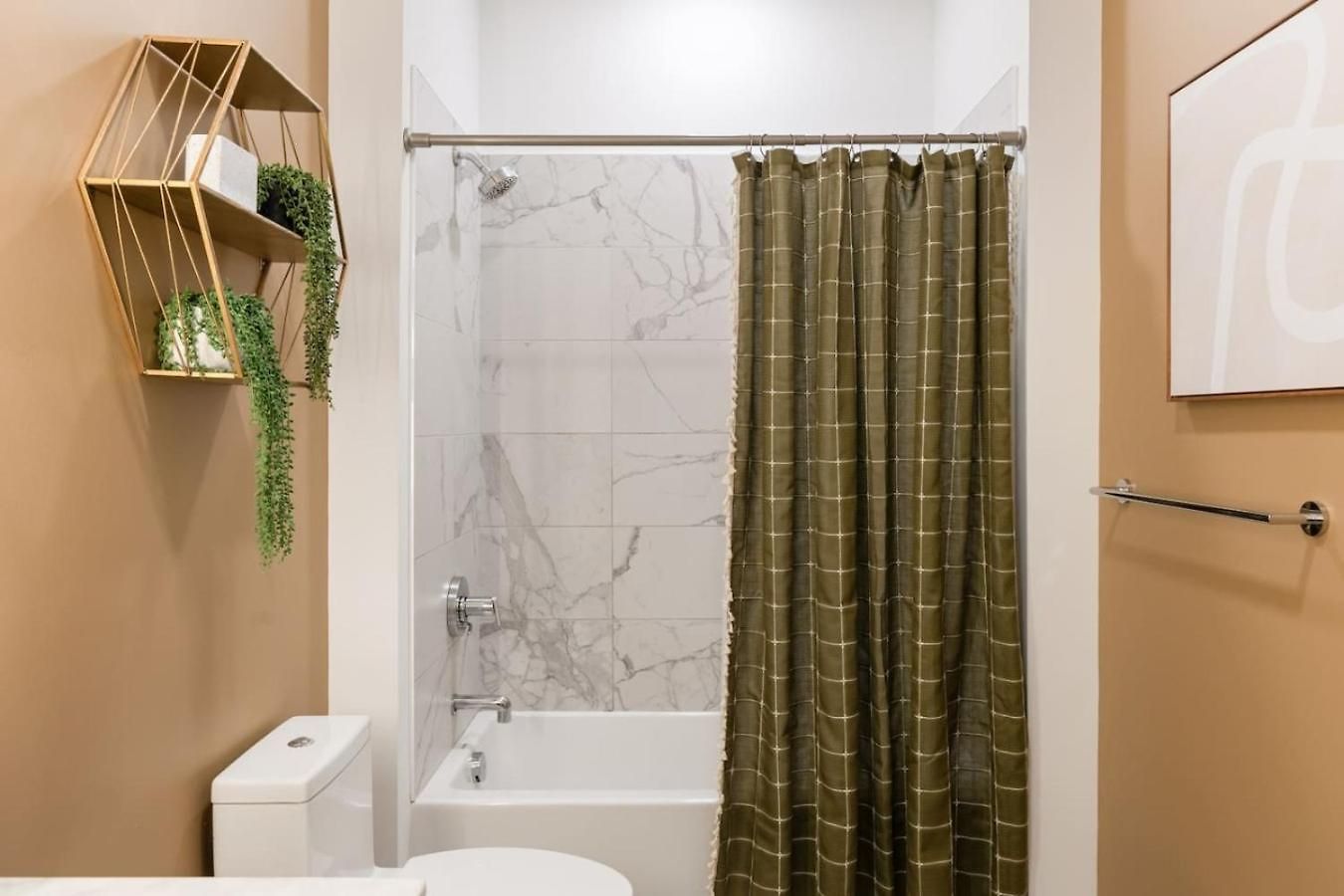 Luxury Downtown Riverview With Garage And Two Balconies *
