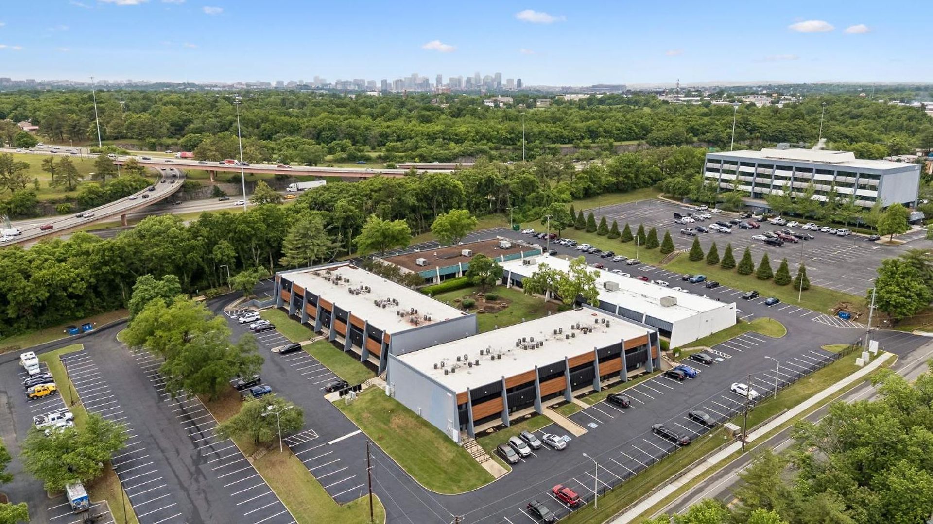 Spacious Near Downtown & Bna