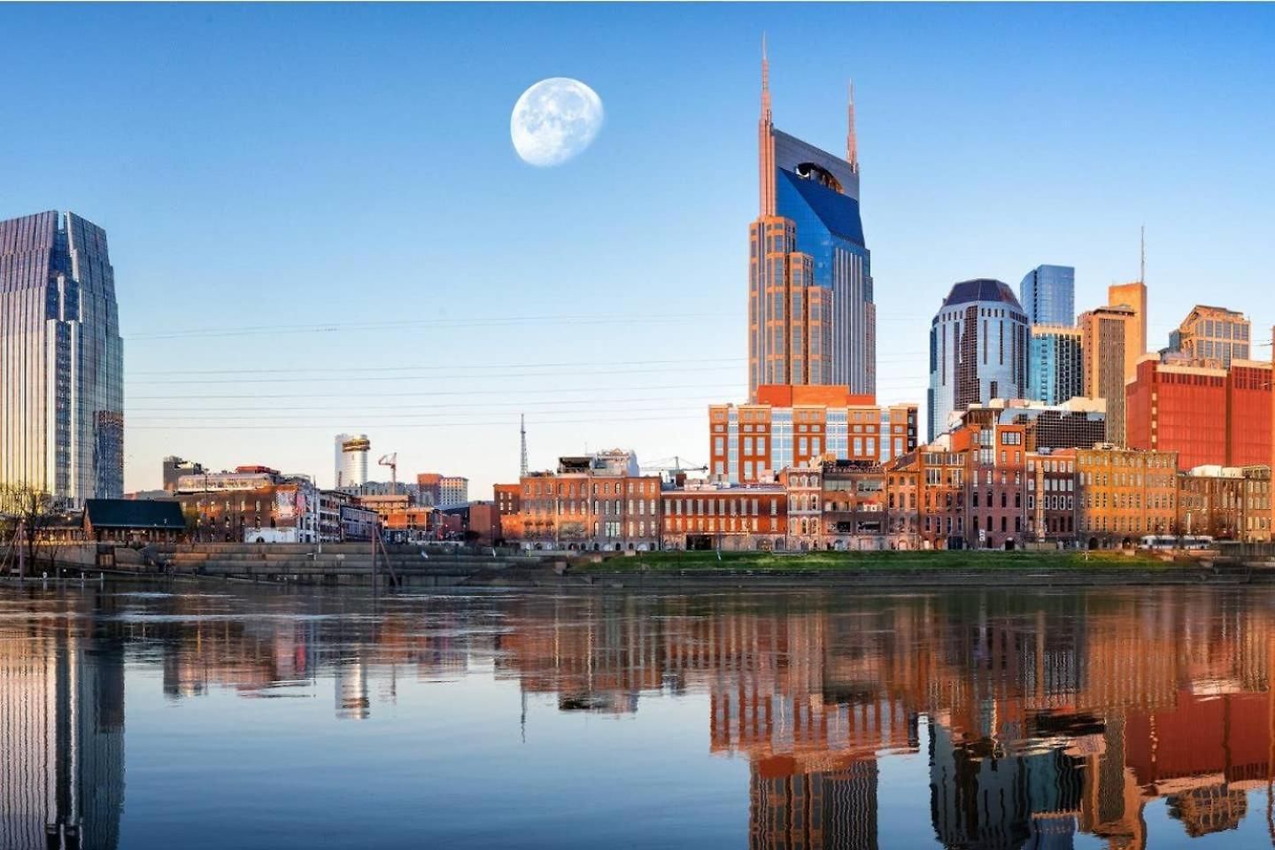 The Record -steps To Broadway & Printers Alley Holiday home Nashville