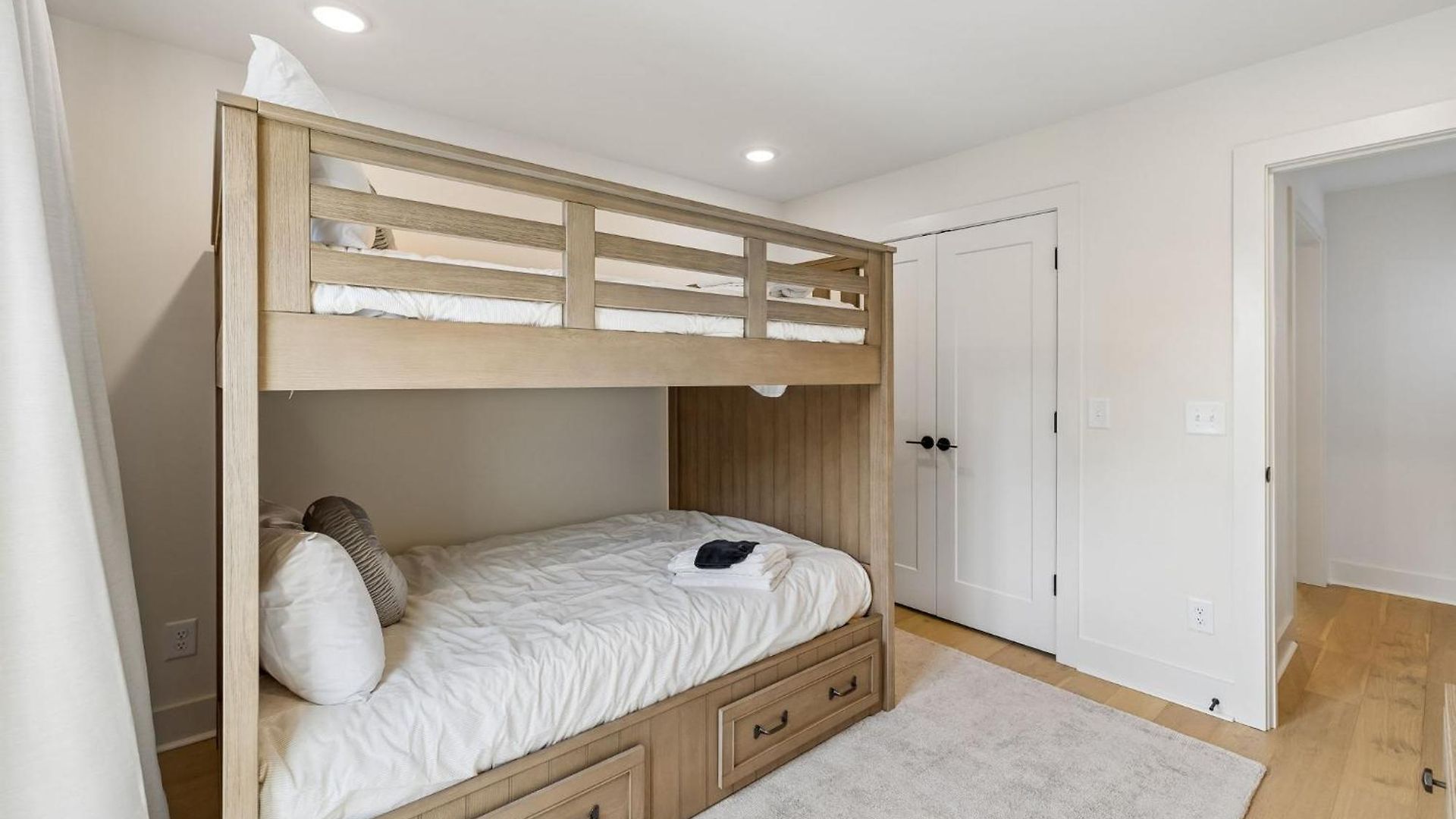 Modern 4br Townhouse Rooftop Lounge *