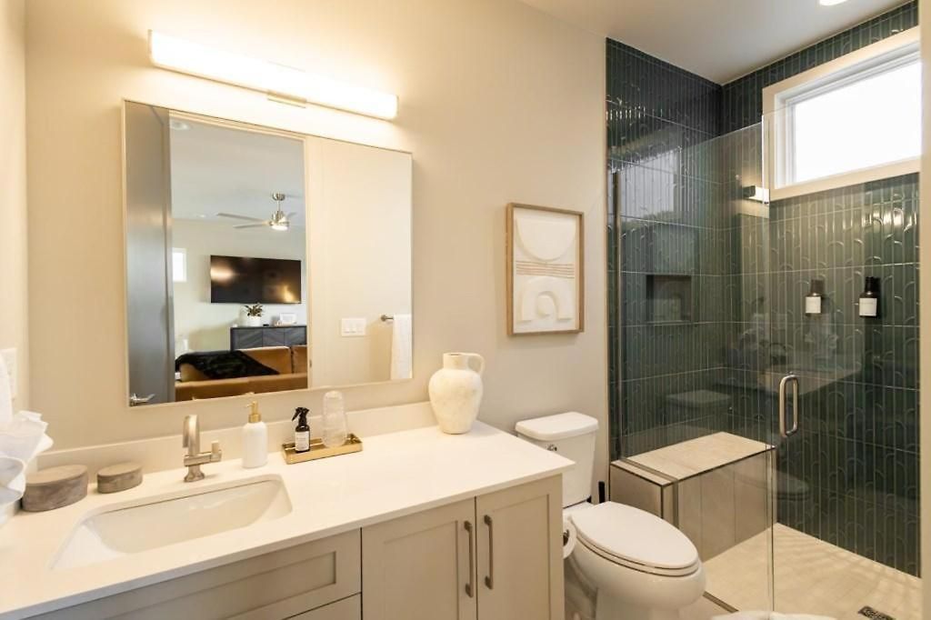 Bachelorette Dream | 2 Units | 8 Kings + 8 Baths Apartment *