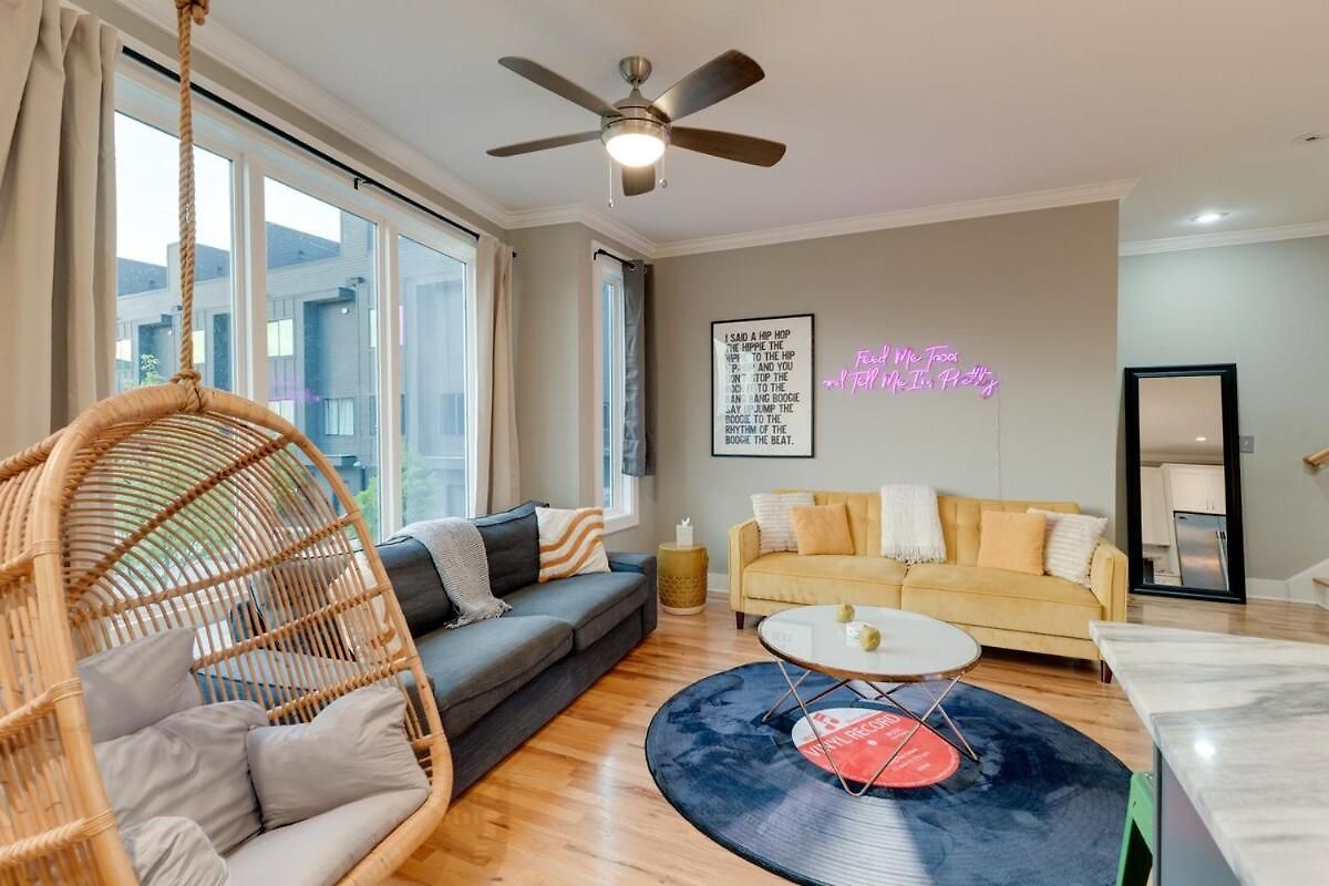 Rooftop Skyline View-close To Broadway-sleeps 8 * Nashville