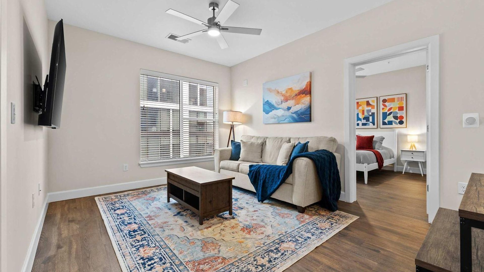 2br Near Broadway W Fireplace & Pool Apartment