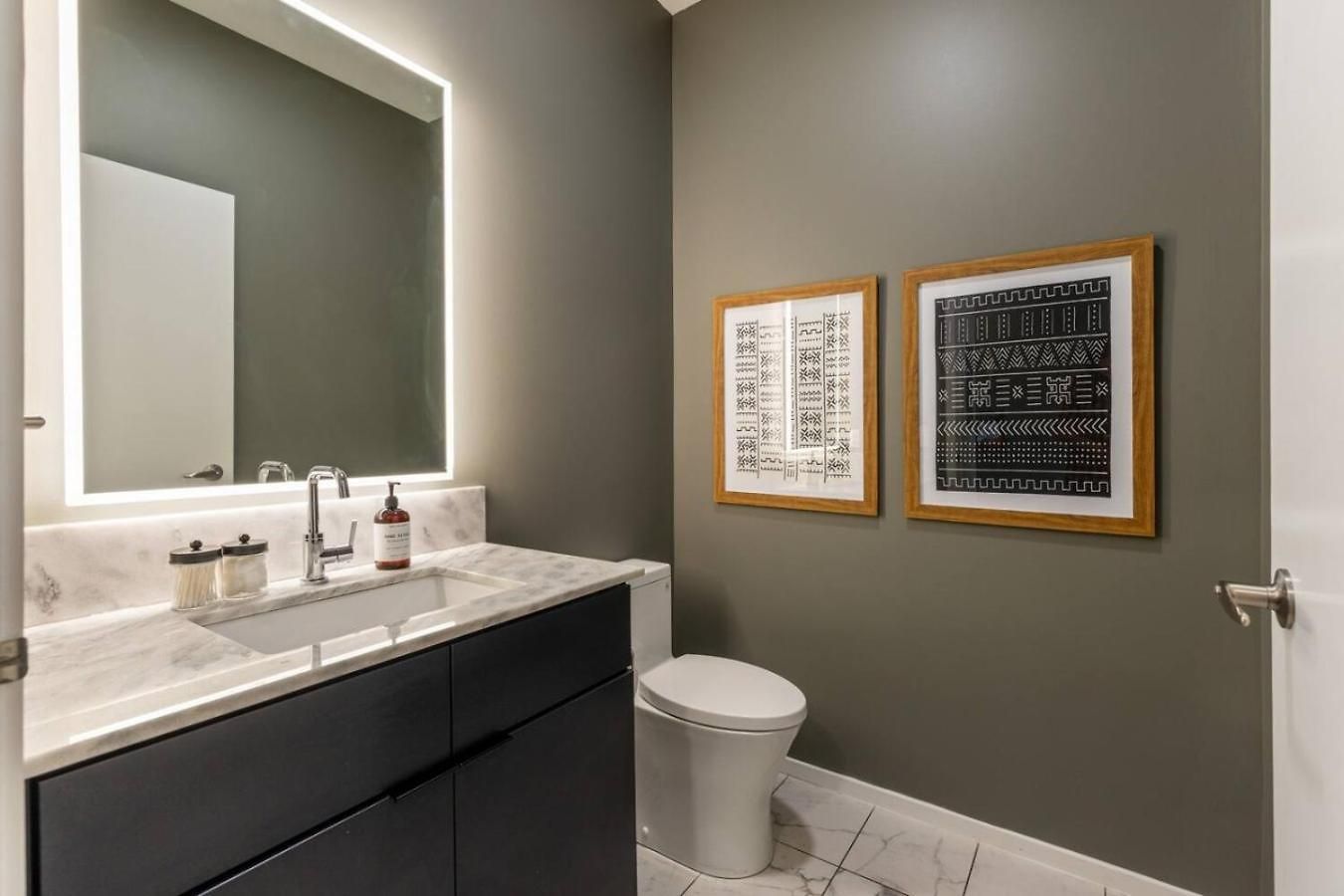 Luxury Downtown Riverview With Garage And Two Balconies Apartment Nashville