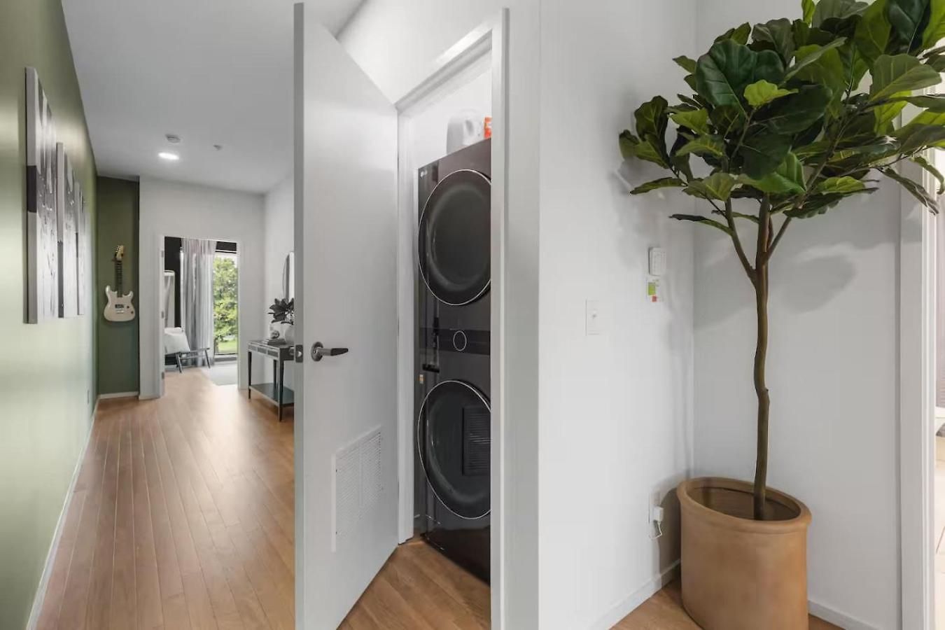 Apartment Luxury Downtown Riverview With Garage And Two Balconies