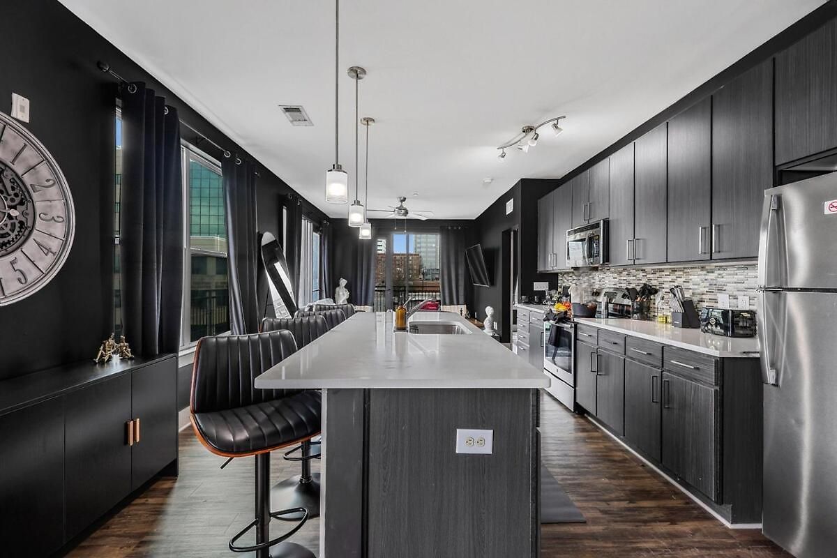 The Midnight Parthenon - 5 Min To Broadway - Midtown Apartment *