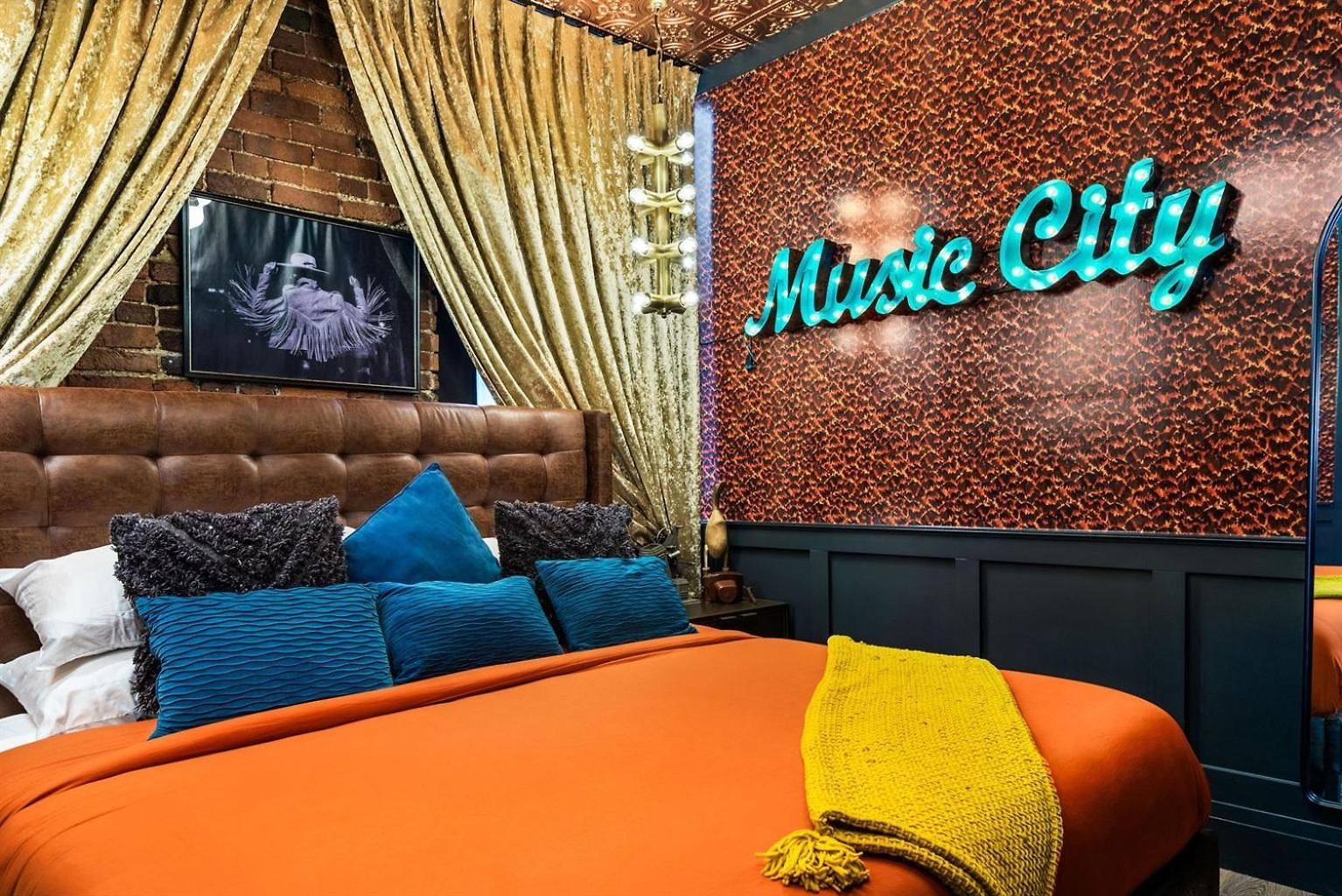 The Velvet Vault-luxury Downtown Loft With River View & Walk To Broadway Holiday home Nashville