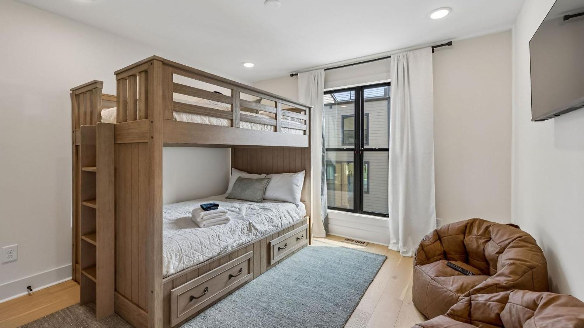 Modern 4br Townhouse Rooftop Lounge Apartment Nashville