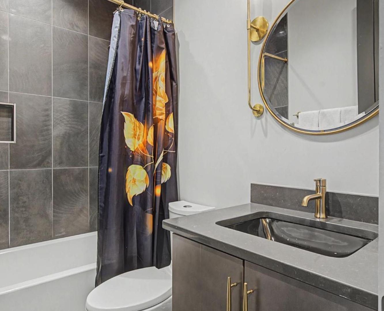 Modern Oasis Downtown Skyline View Prime Apartment Nashville