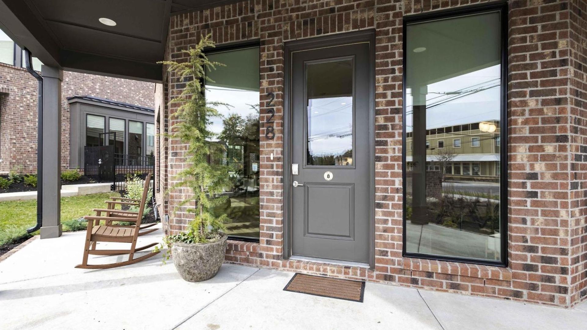 Apartment Escape | Pool, Sauna & Rooftop Views Nashville