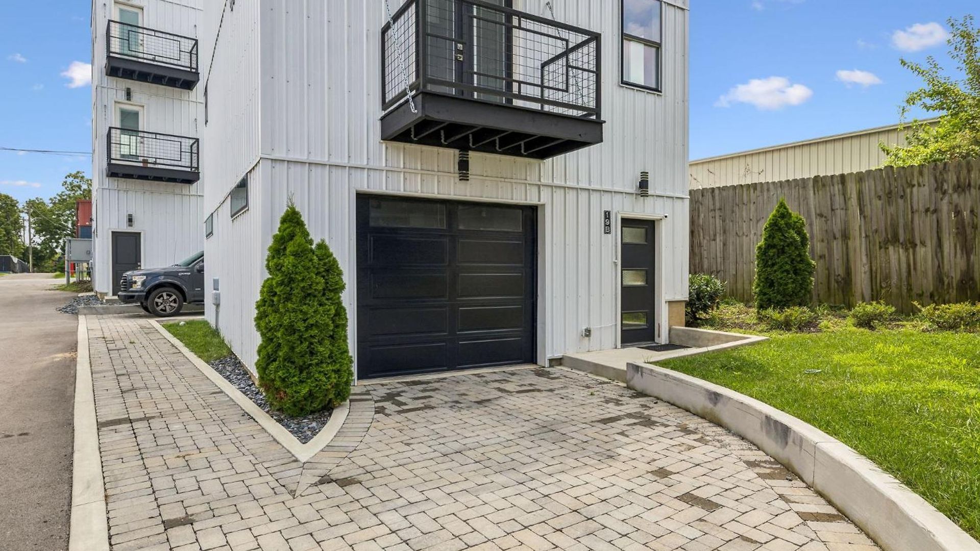 Modern Townhome With Garage & Ev Charger * Nashville