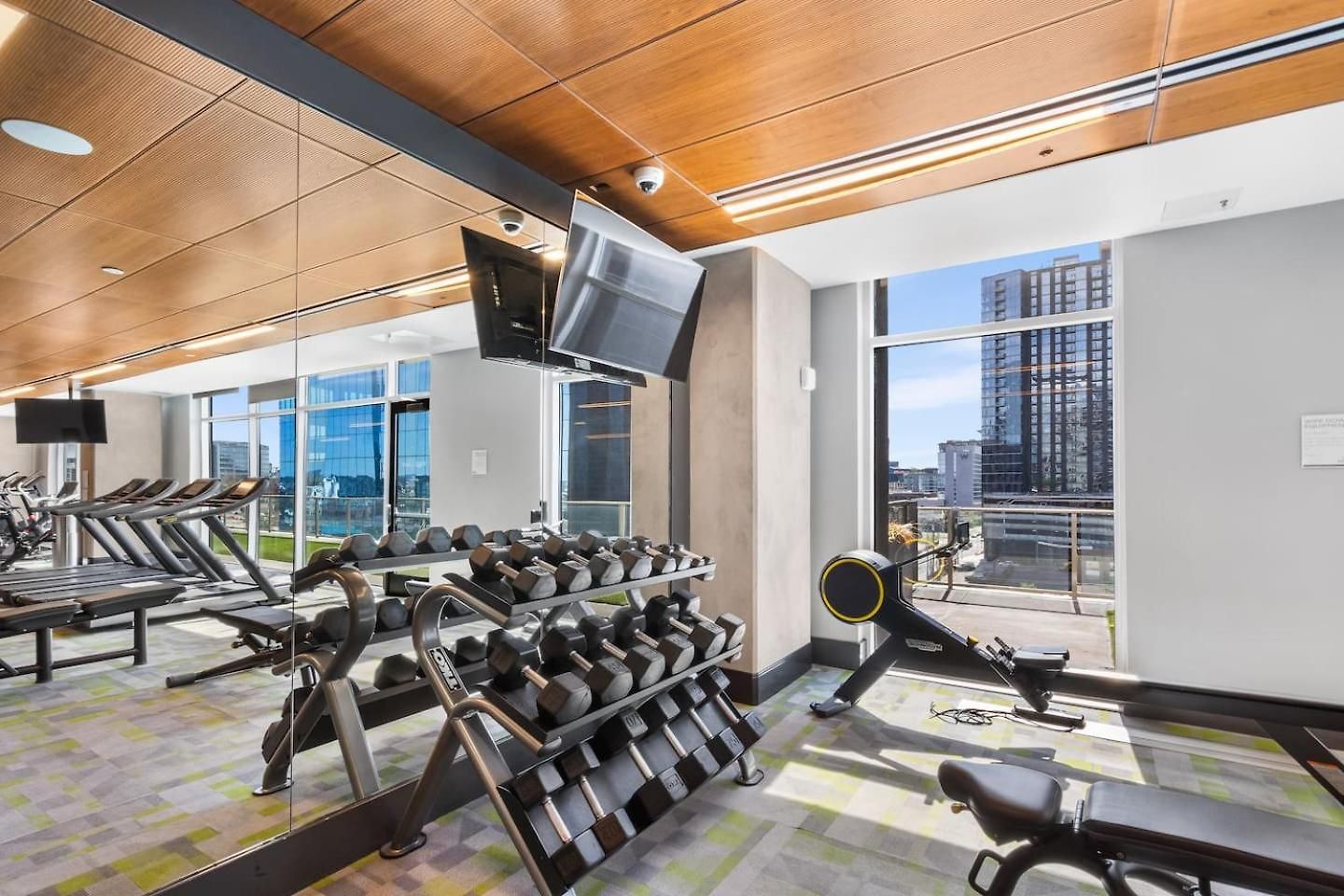 Broadway Views Lux Gulch Condo+ Private Balcony Apartment *