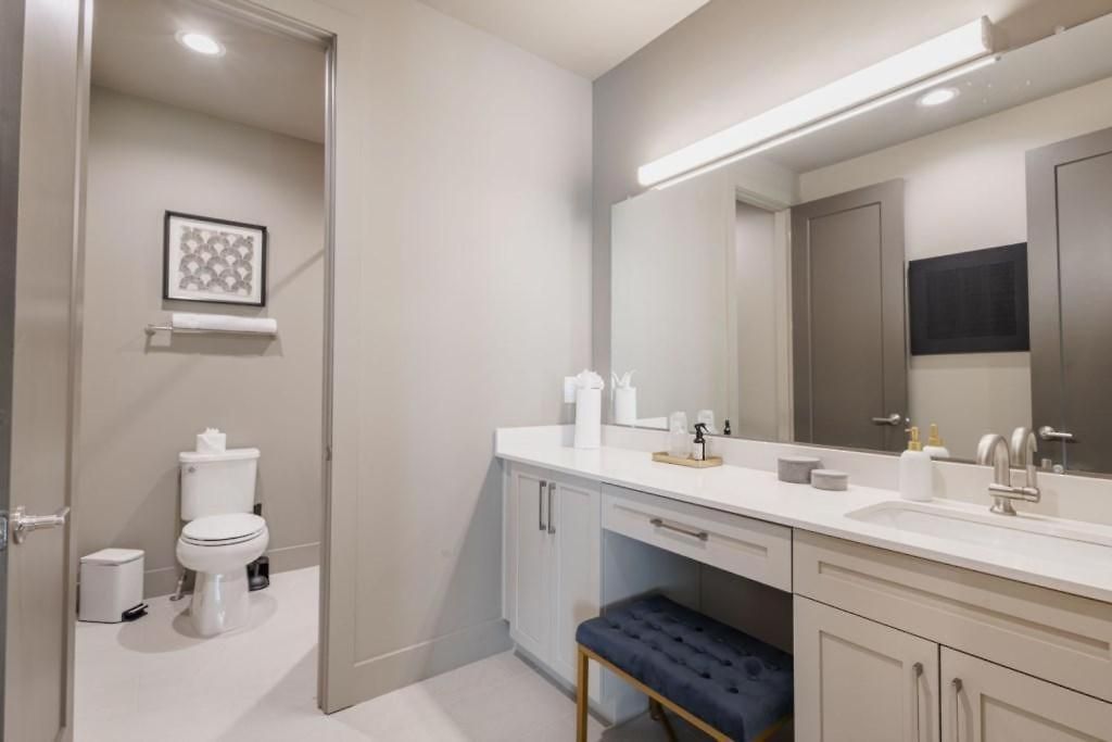 Bachelorette Dream | 2 Units | 8 Kings + 8 Baths Apartment Nashville