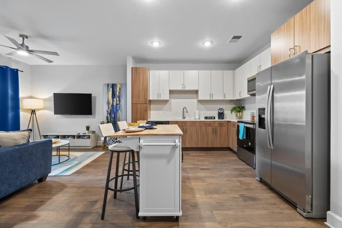 Spacious 2br N Gulch Walk To Broadway & Rooftops Apartment Nashville