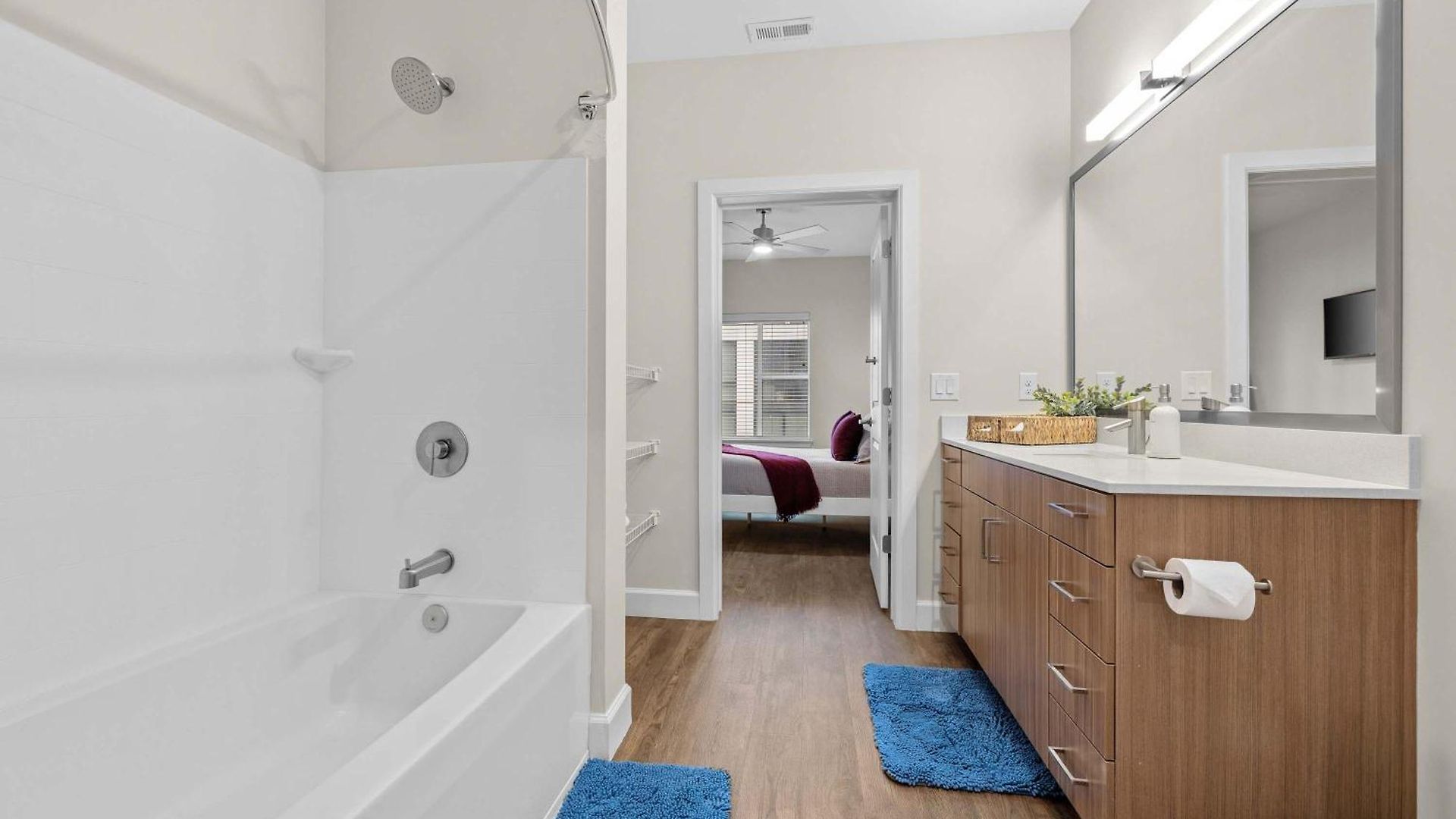 2br Near Broadway W Fireplace & Pool Apartment