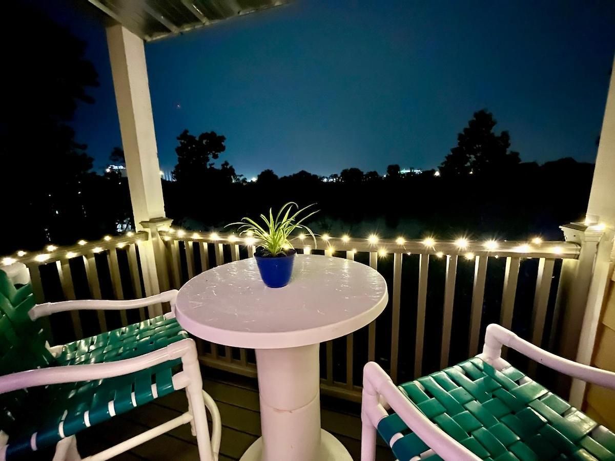 Riverside Rhythm! Waterfront & Walk To Broadway! Apartment
