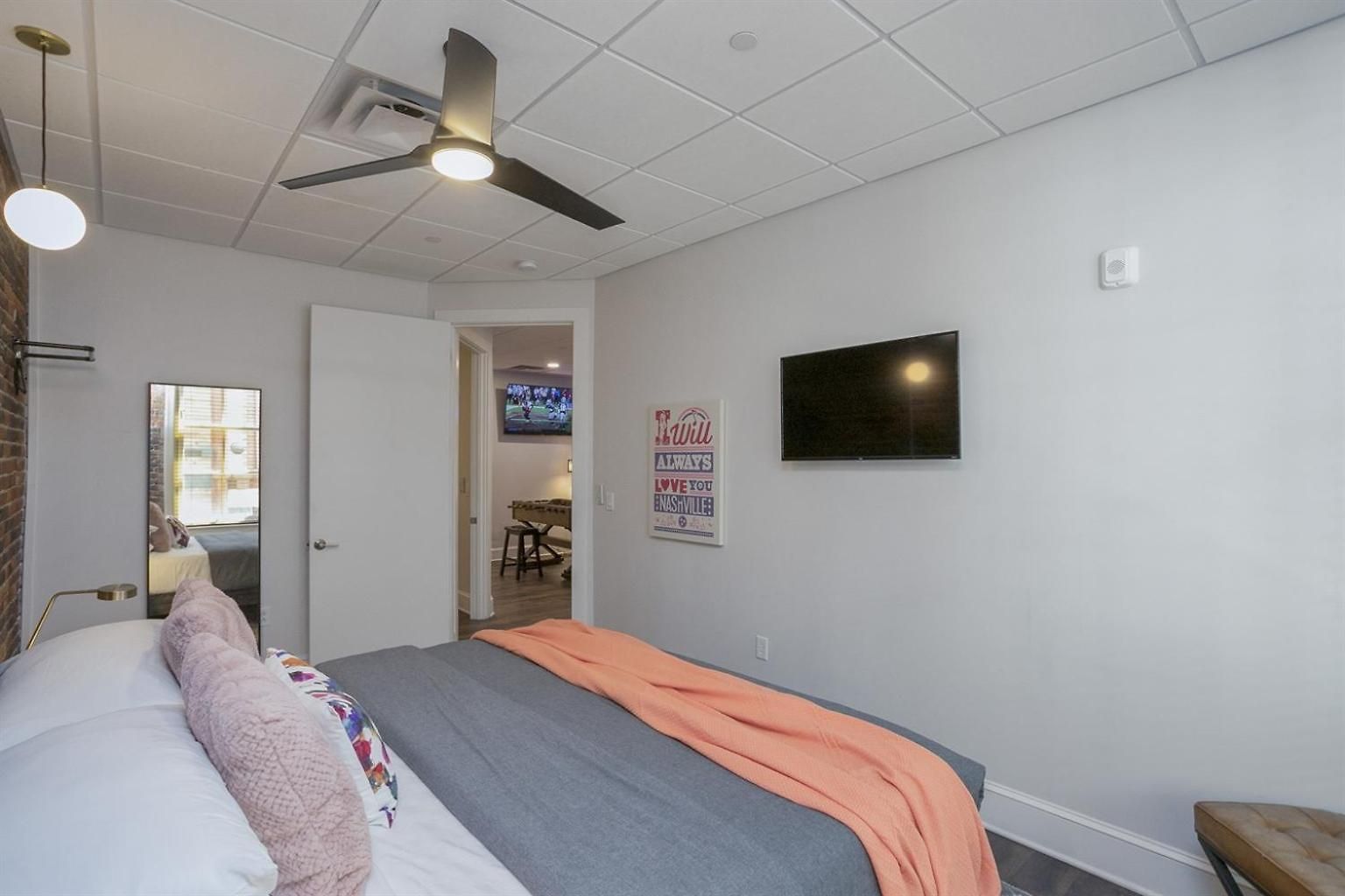 Holiday home The Honky Tonk 2 Blocks To Broadway,printers Alley Nashville
