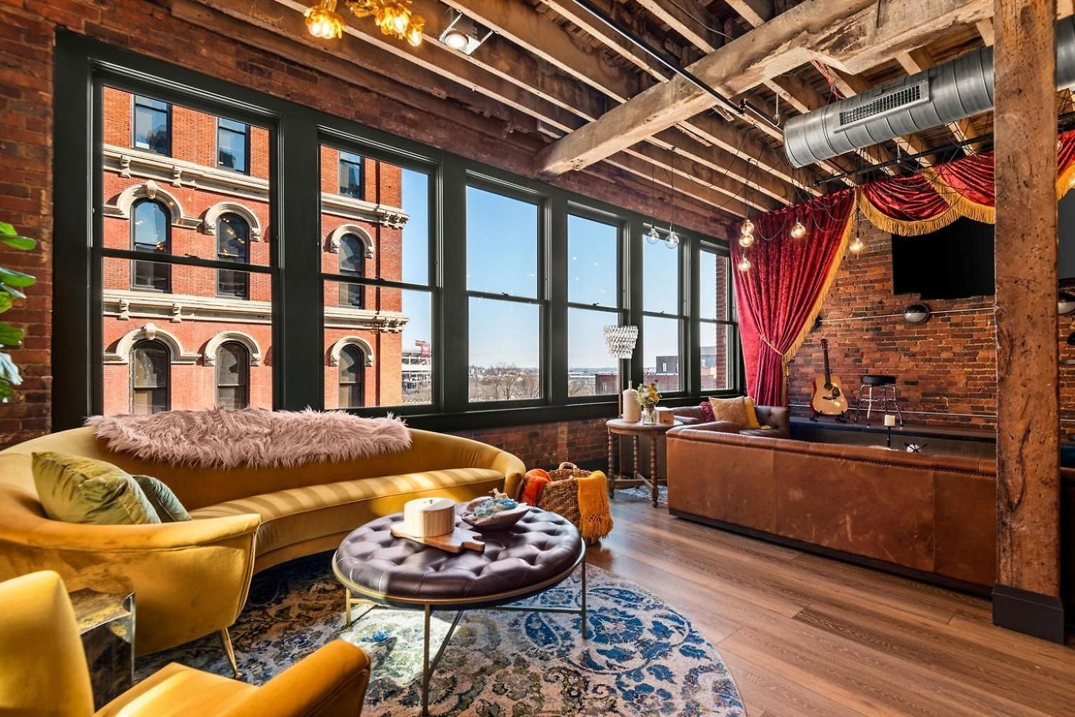 The Velvet Songbird Downtown Luxe Sleeps 24 Nashville