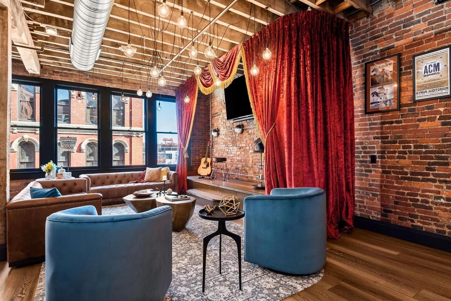 Holiday home The Velvet Songbird Downtown Luxe Sleeps 24 *