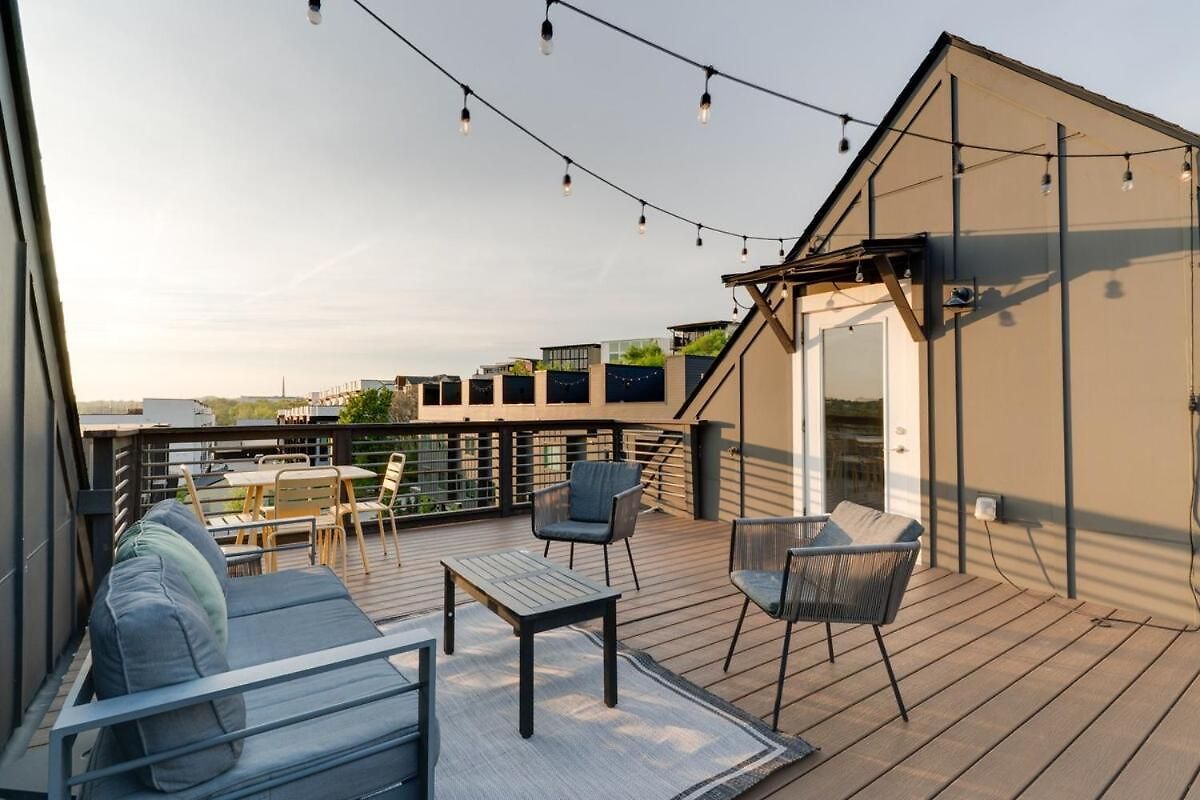 Rooftop Skyline View-close To Broadway-sleeps 8 Apartment