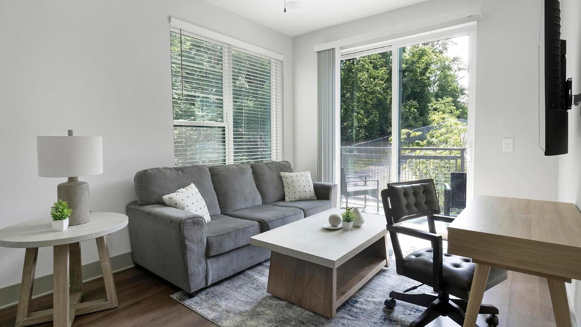 Landing Beautiful 2Bd Gym Courtyard Apartment *