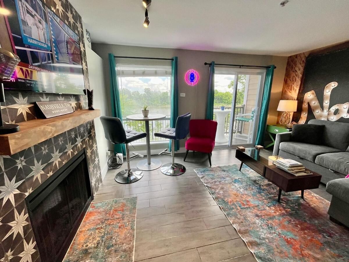 Riverside Rhythm! Waterfront & Walk To Broadway! Apartment