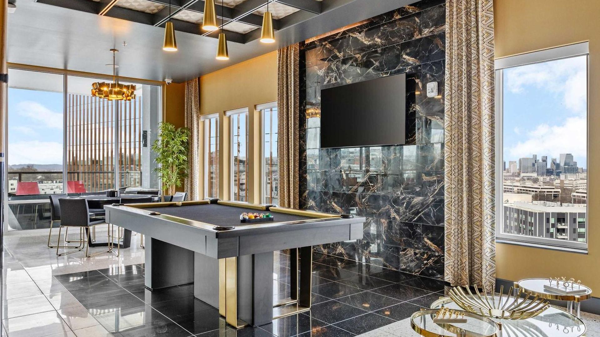 Apartment Stylish 2br W Skyline Views