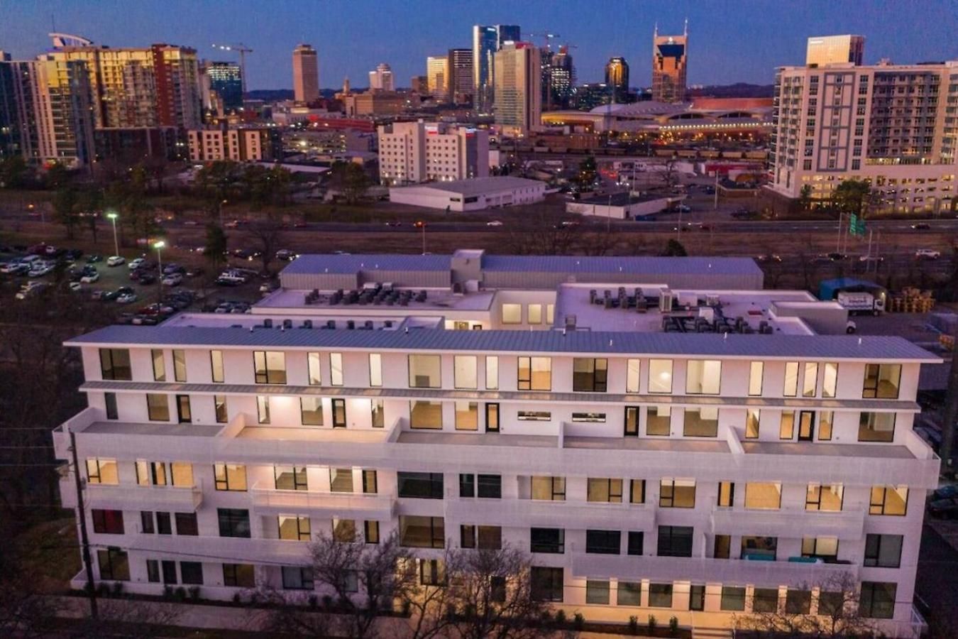 Modern Gulch Getaway With Pool, Garage And Balcony Apartment *