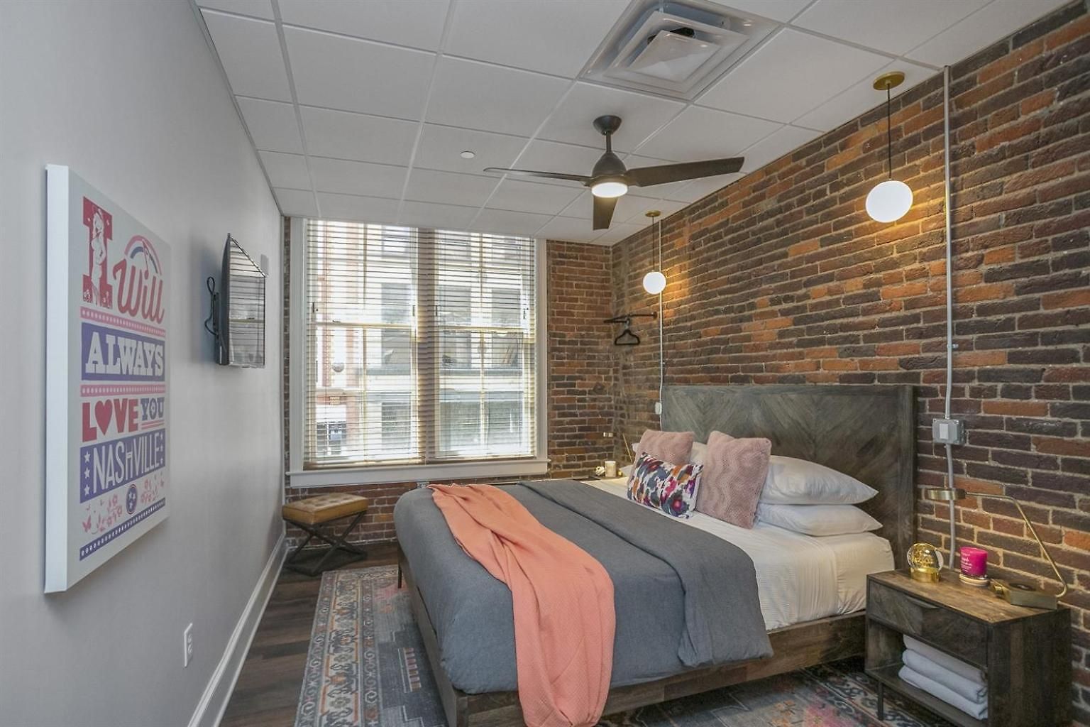 The Honky Tonk 2 Blocks To Broadway,printers Alley Holiday home Nashville