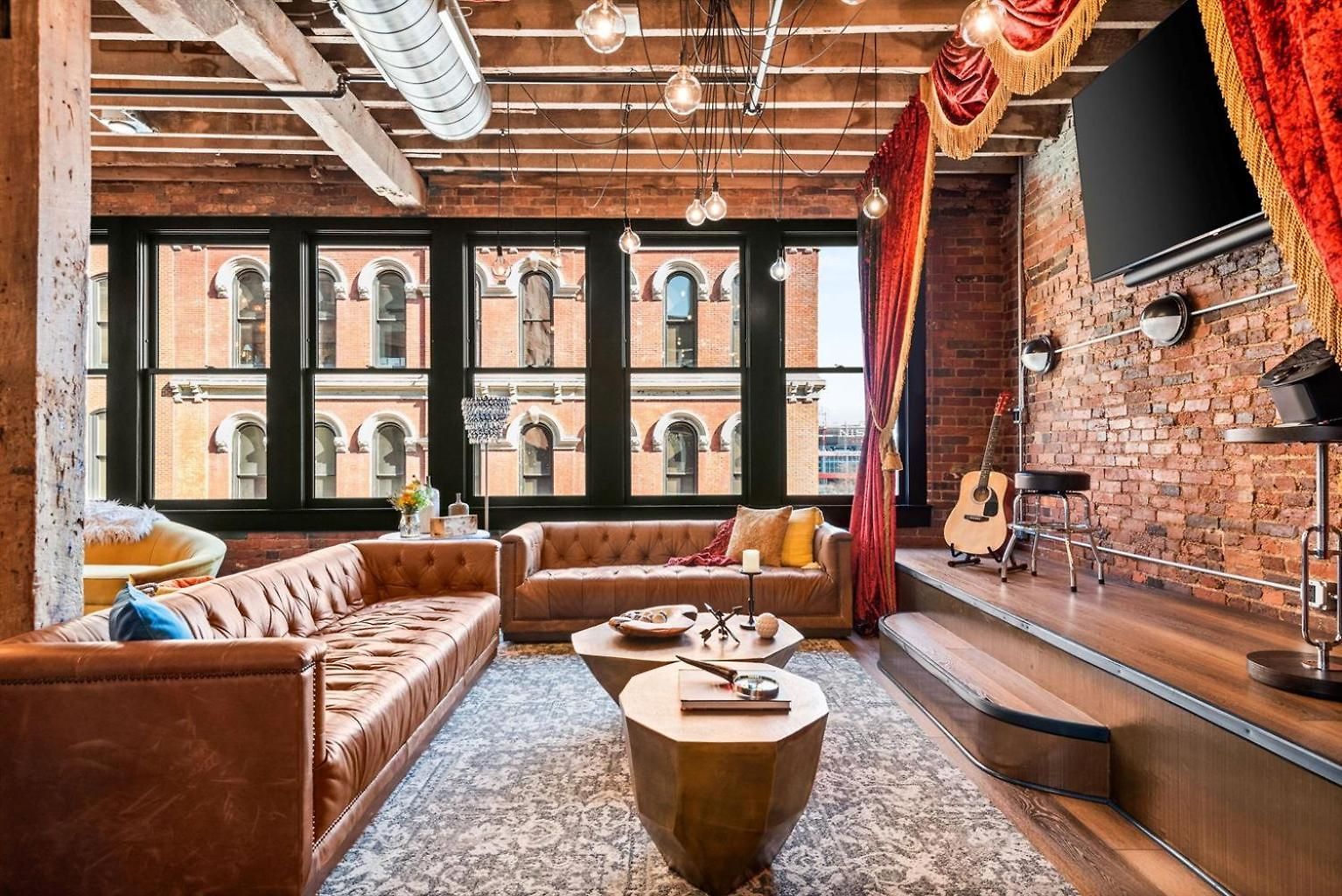 Holiday home The Velvet Songbird Downtown Luxe Sleeps 24 Nashville