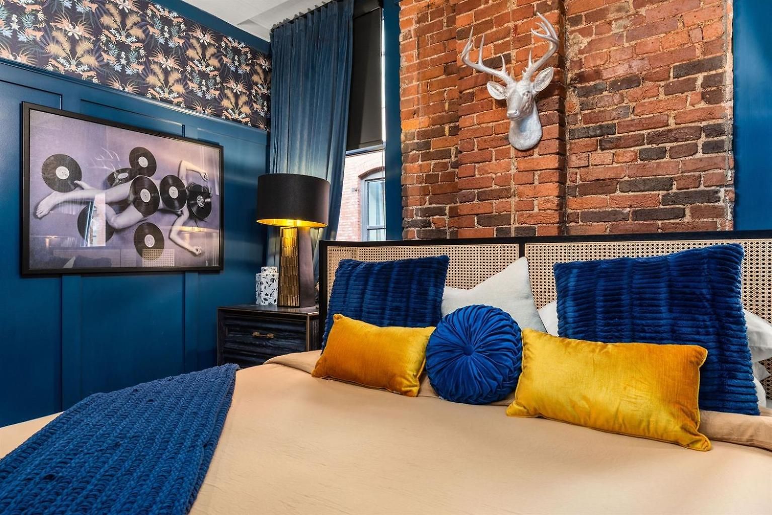 The Velvet Vault-luxury Downtown Loft With River View & Walk To Broadway