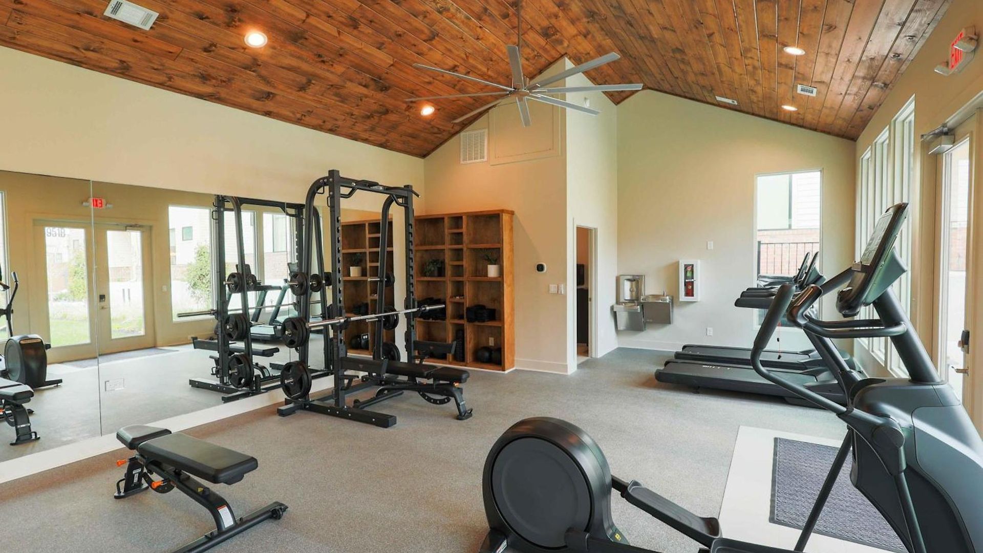 Modern 4br | Easy To Broadway + Heated Pool Apartment