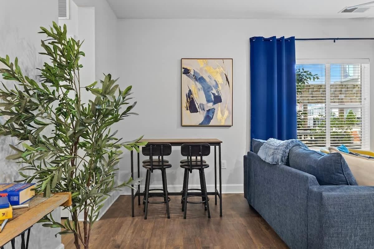 Spacious 2br N Gulch Walk To Broadway & Rooftops Apartment *
