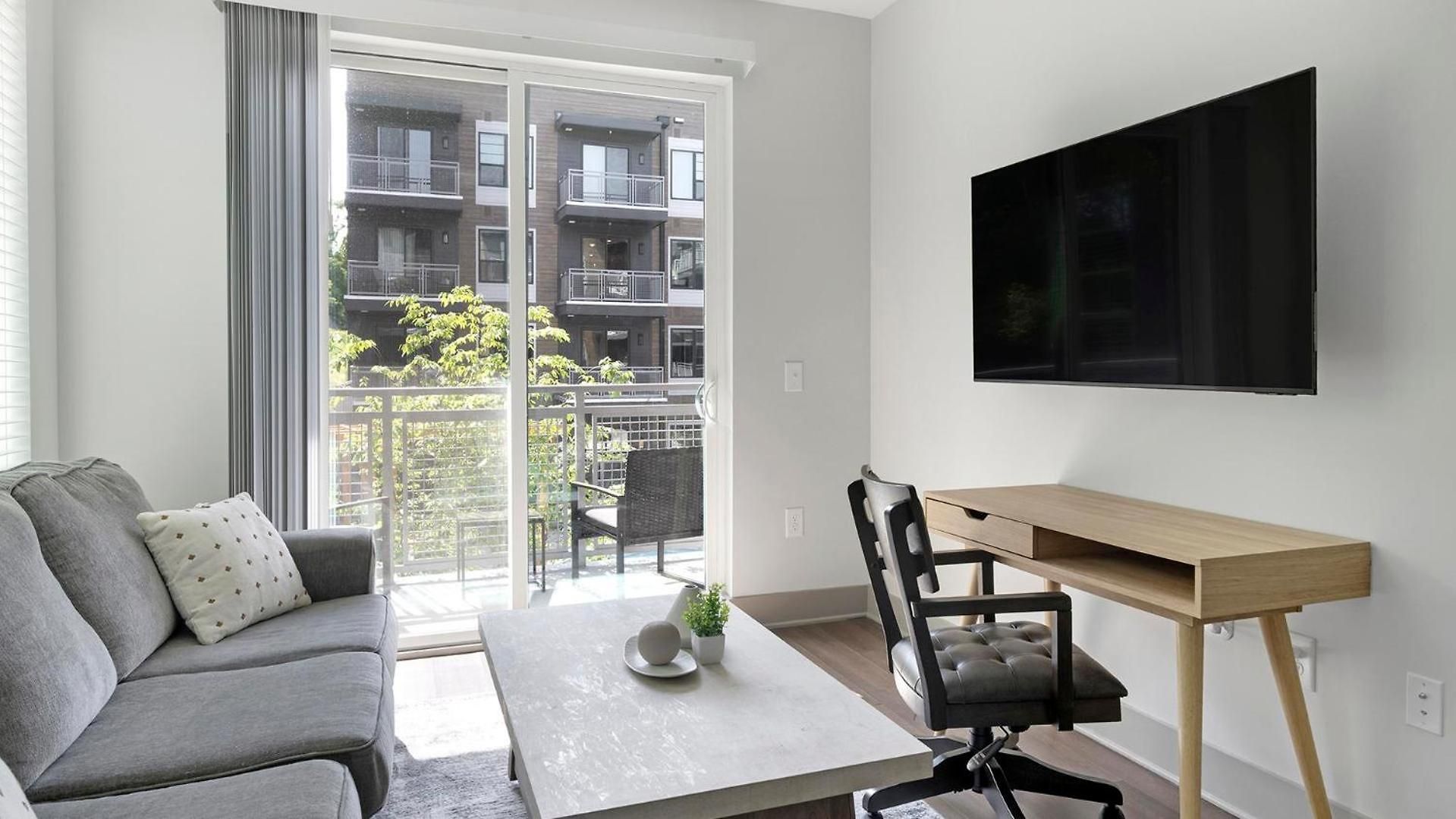 Landing Beautiful 2Bd Gym Courtyard *