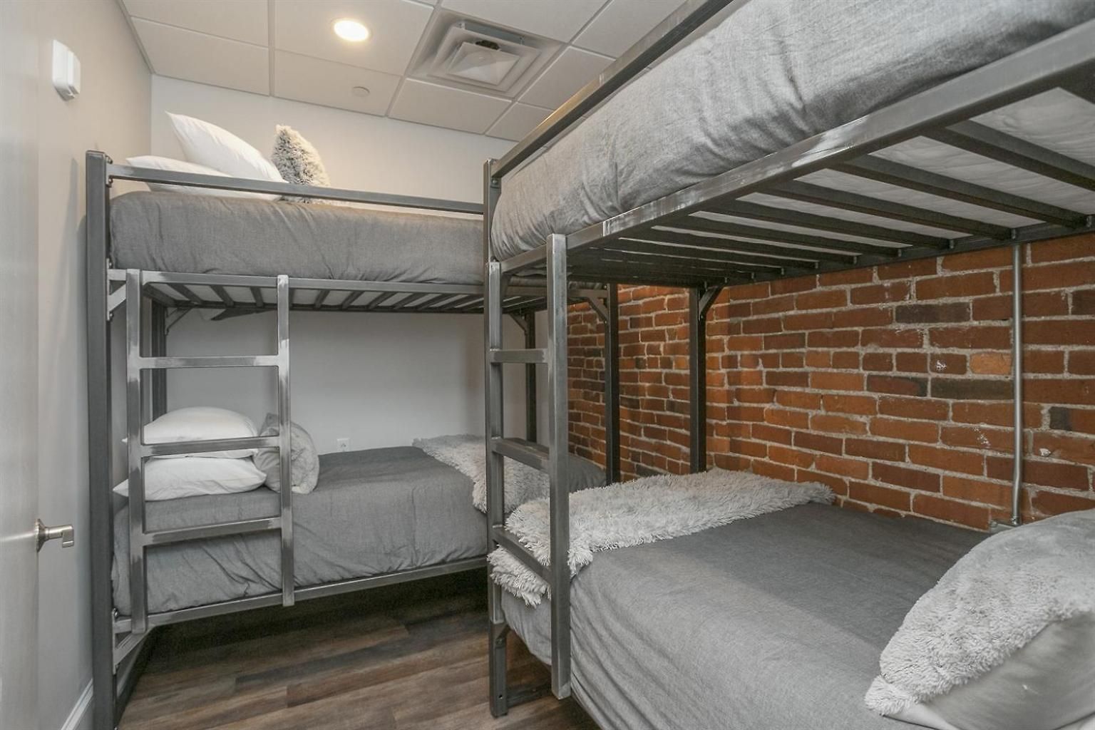 The Honky Tonk 2 Blocks To Broadway,printers Alley Holiday home *