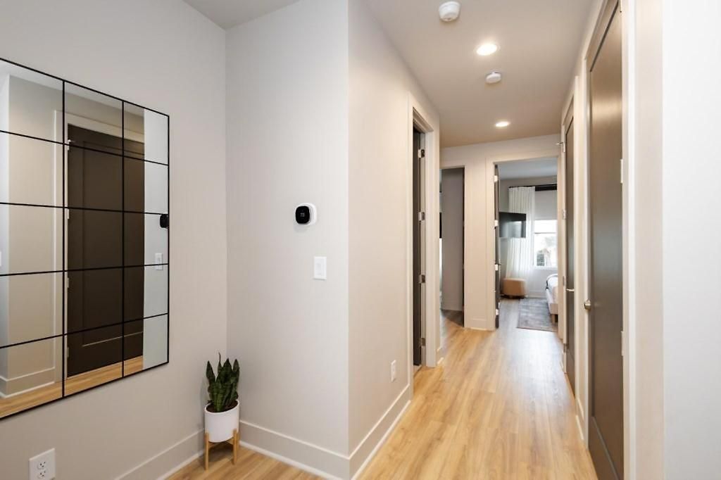 Bachelorette Dream | 2 Units | 8 Kings + 8 Baths * Nashville