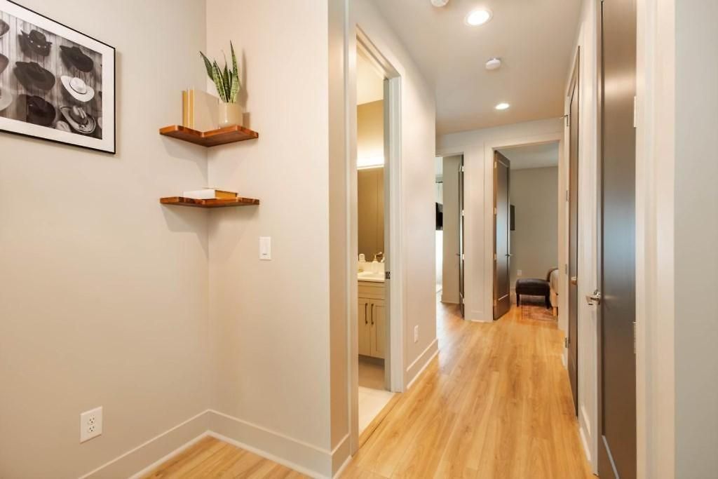 Bachelorette Dream | 2 Units | 8 Kings + 8 Baths *