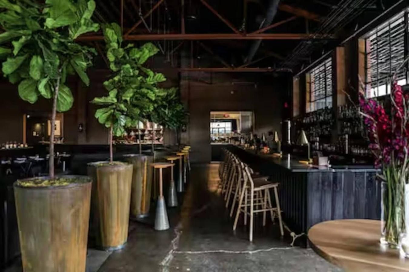 Luxury Downtown Riverview With Garage And Two Balconies *