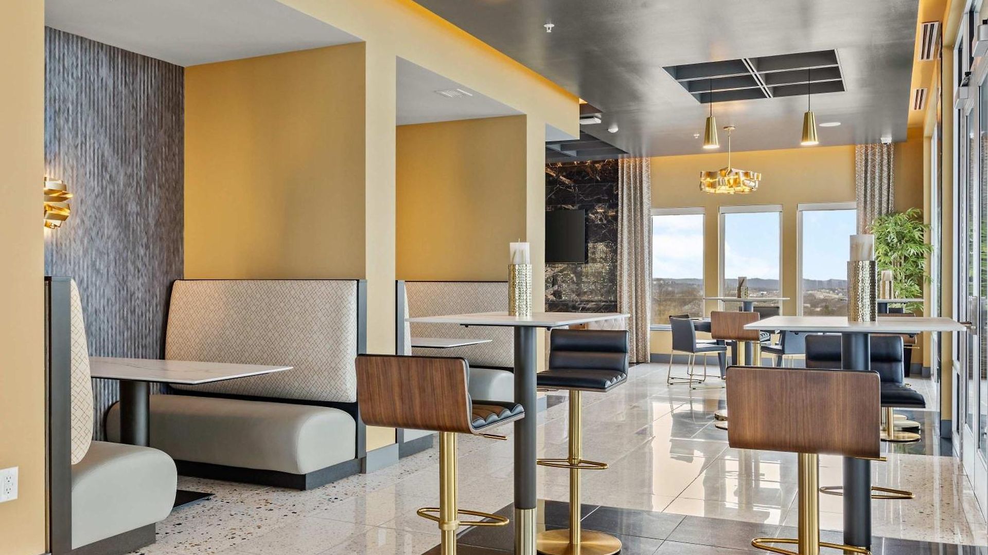 Stylish 2br W Skyline Views Apartment *