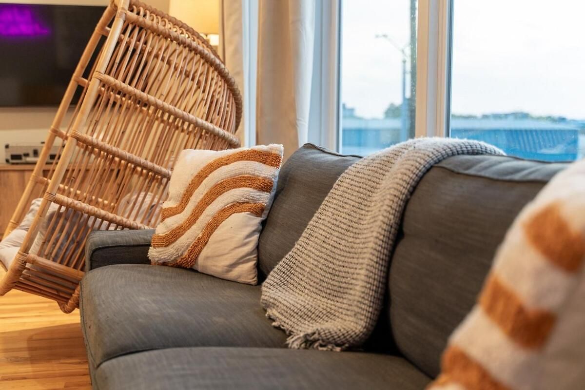 Rooftop Skyline View-close To Broadway-sleeps 8 Apartment