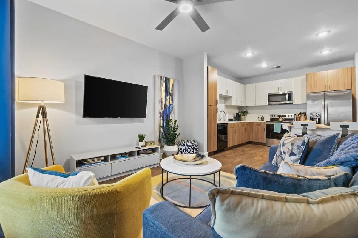 Apartment Spacious 2br N Gulch Walk To Broadway & Rooftops Nashville