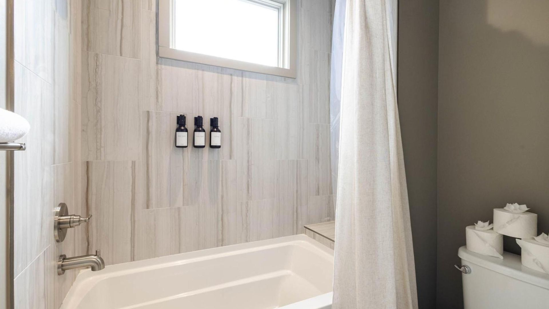 Amenities - Heated Pool Near Broadway Nashville