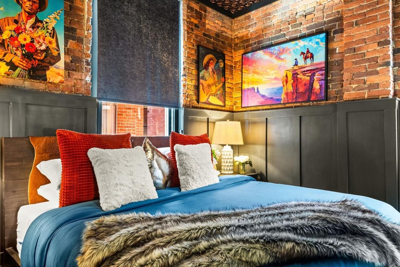 The Velvet Vault-luxury Downtown Loft With River View & Walk To Broadway