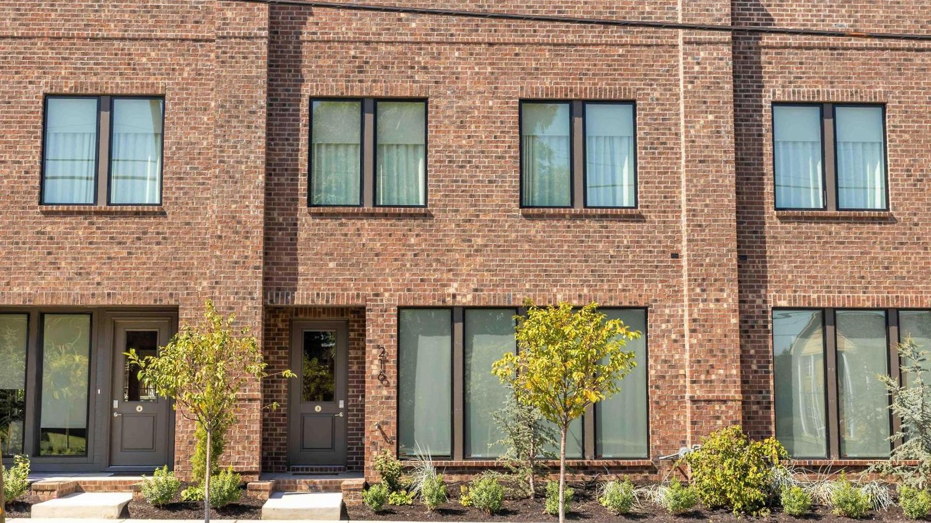 Modern 4br | Easy To Broadway + Heated Pool Apartment
