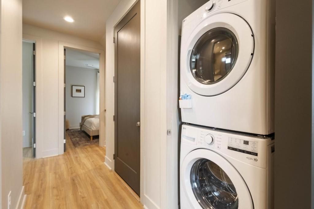 Bachelorette Dream | 2 Units | 8 Kings + 8 Baths