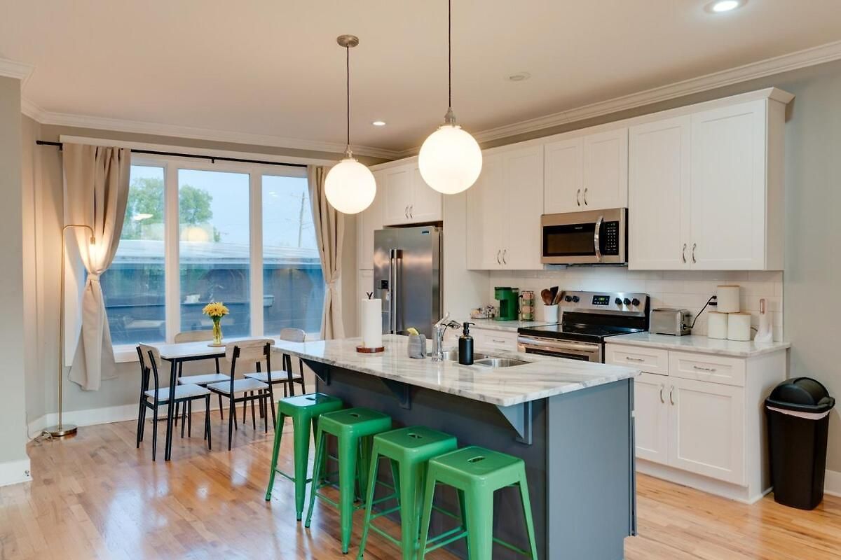 Apartment Rooftop Skyline View-close To Broadway-sleeps 8 Nashville