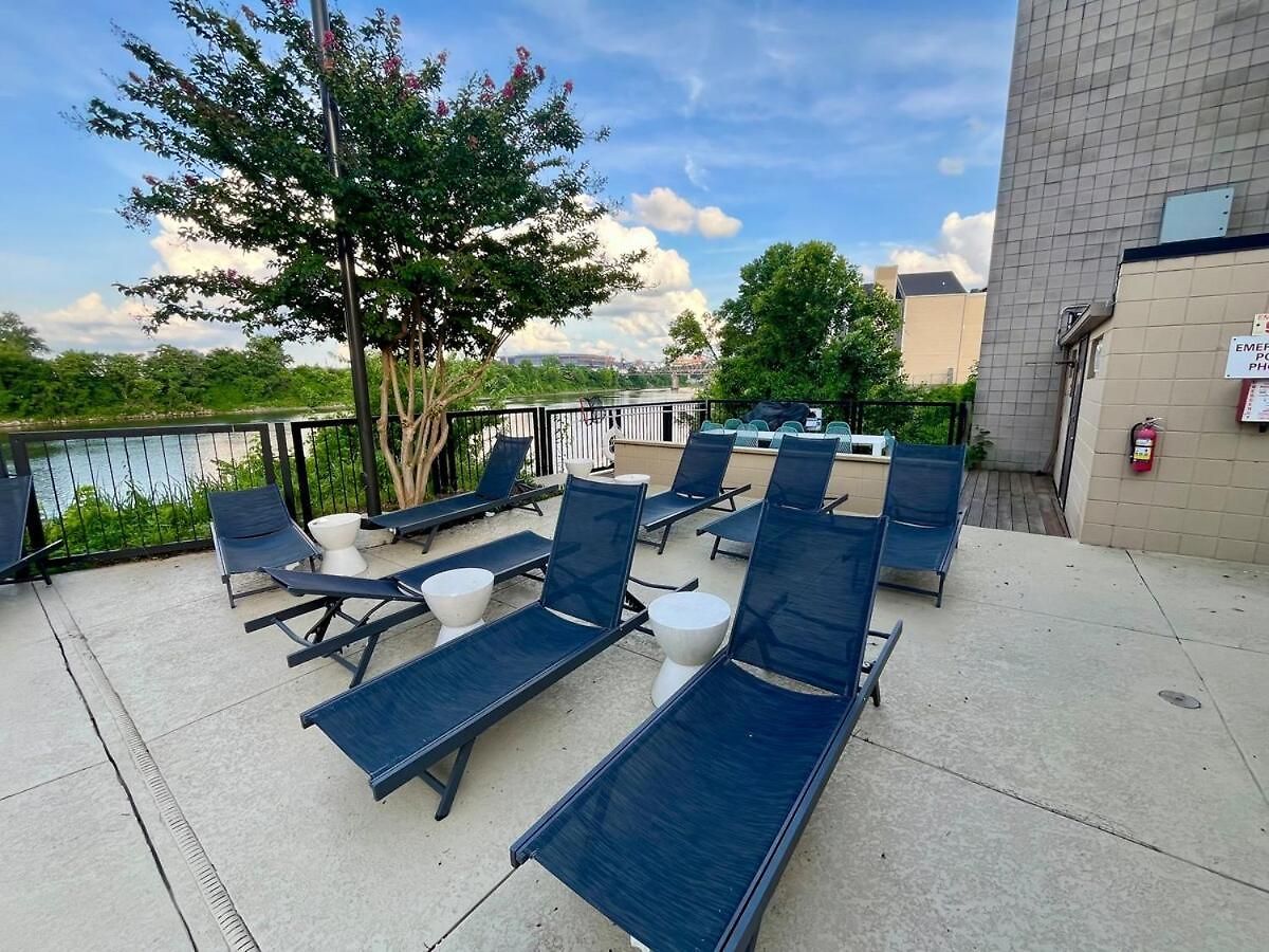 Riverside Rhythm! Waterfront & Walk To Broadway! Apartment *
