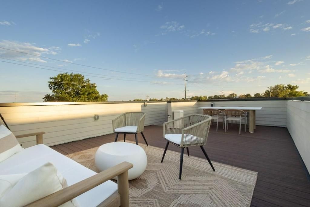 Bachelorette Dream | 2 Units | 8 Kings + 8 Baths Apartment