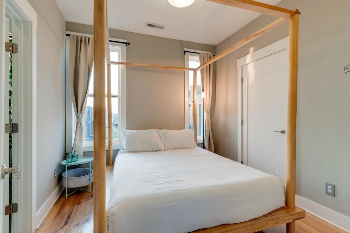 Rooftop Skyline View-close To Broadway-sleeps 8 Apartment
