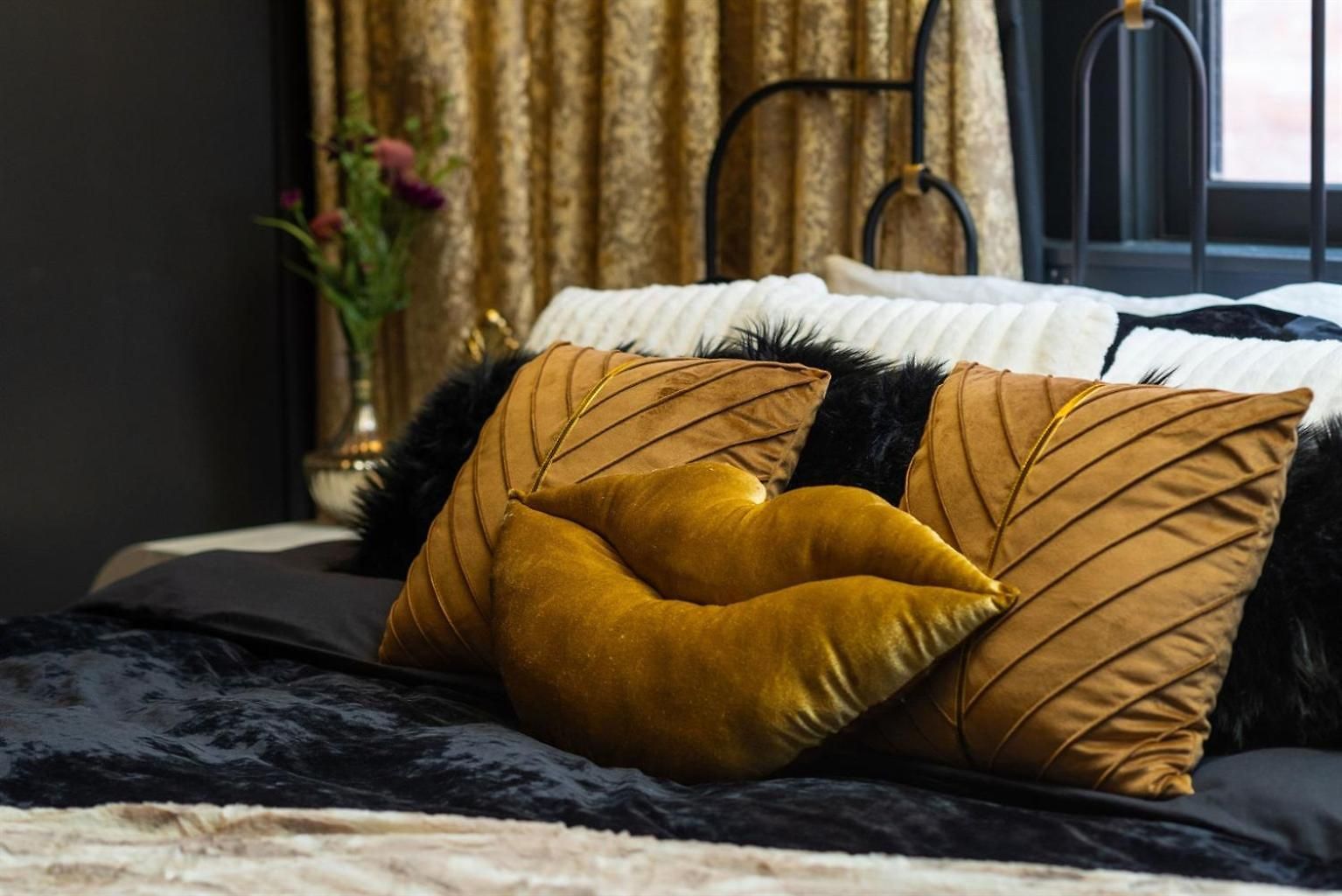 The Songbird-luxury Penthouse Steps To Broadway Holiday home